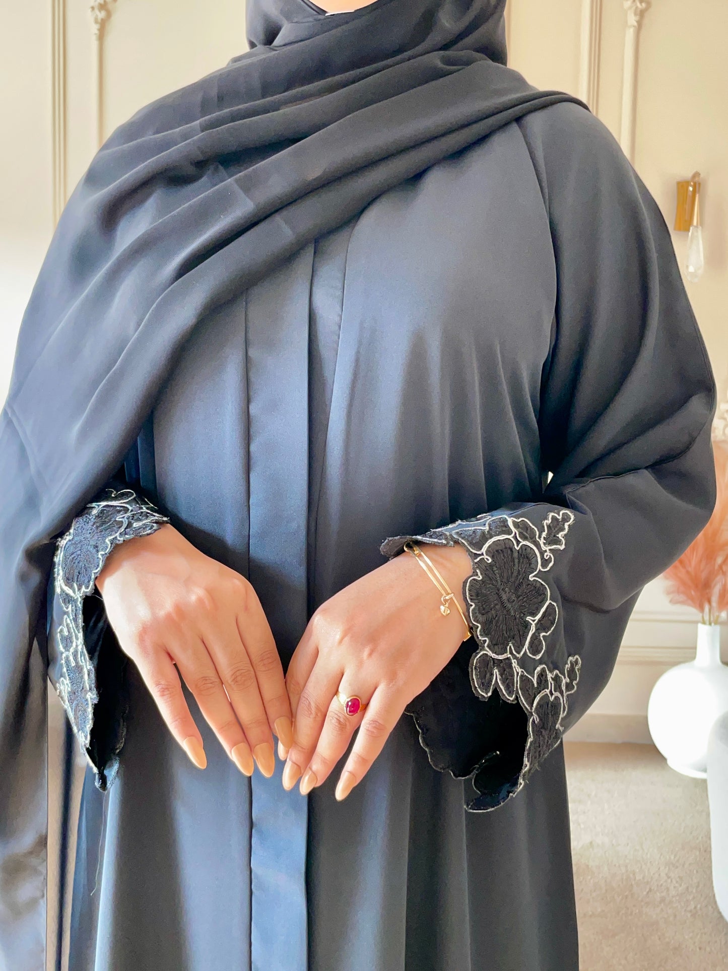 Signature Motif Abaya - Black