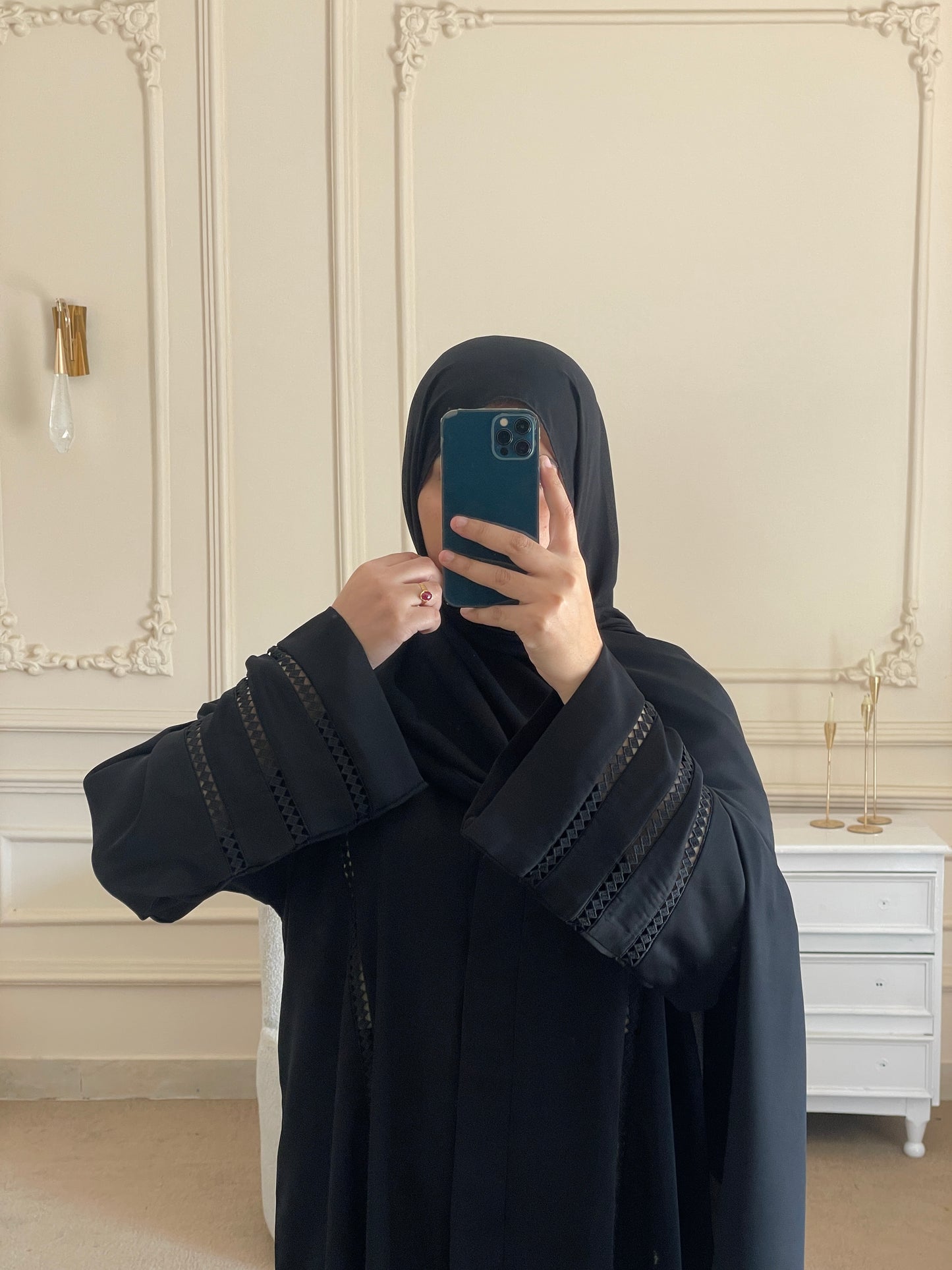 Munazza - Black