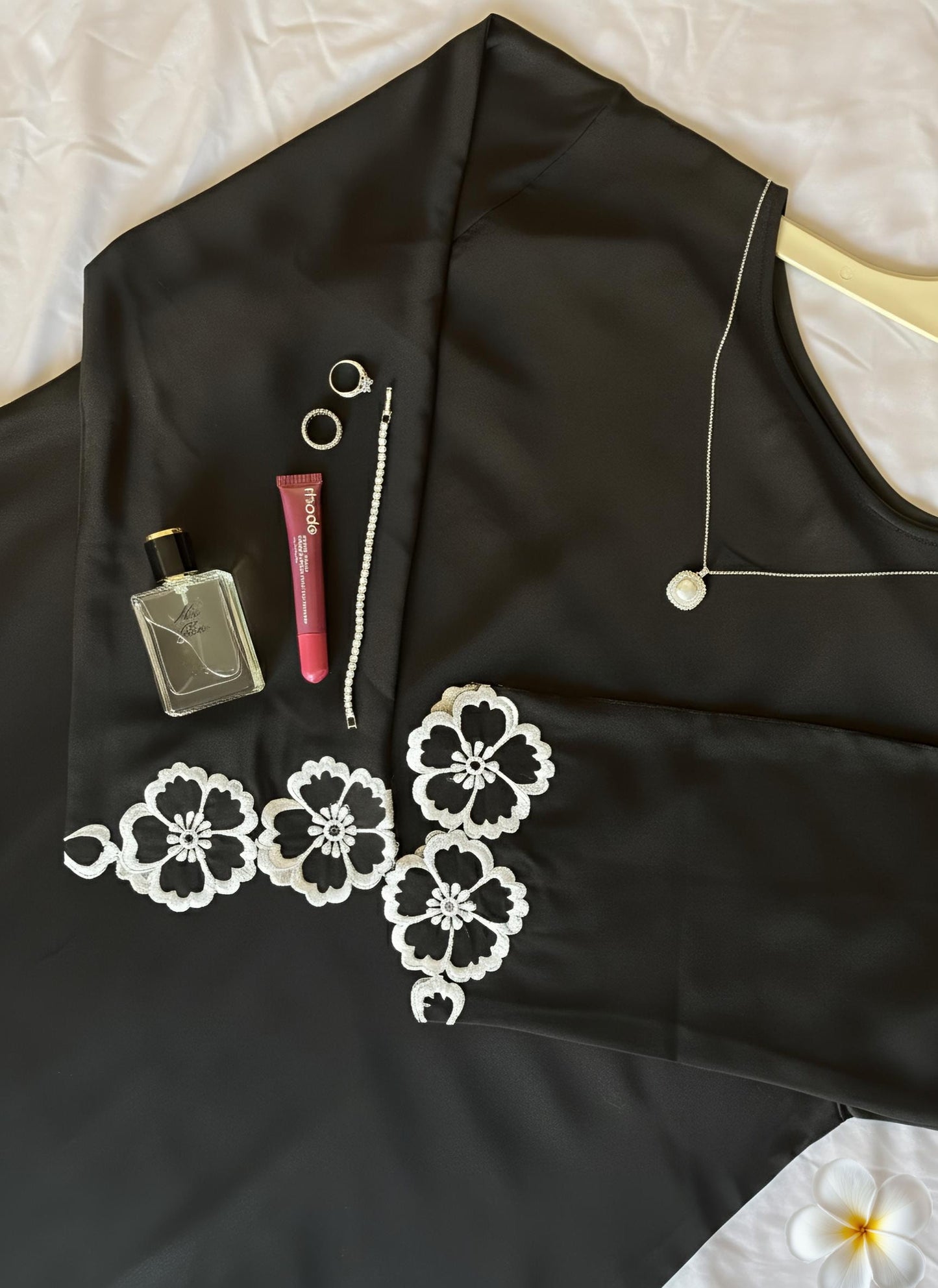Floral Elegance - Black